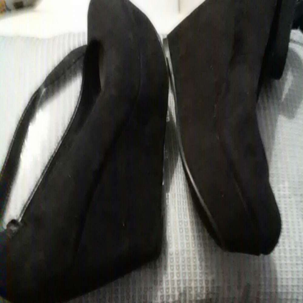 Shoes - Picture 4 of 4